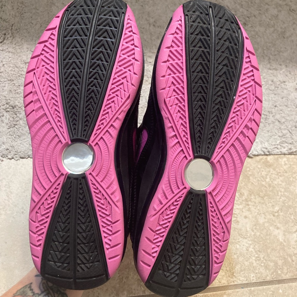Nike CLASSIC LeBron James Breast Cancer Sneakers - 8/12/2009 🏀 - Picture 4 of 16